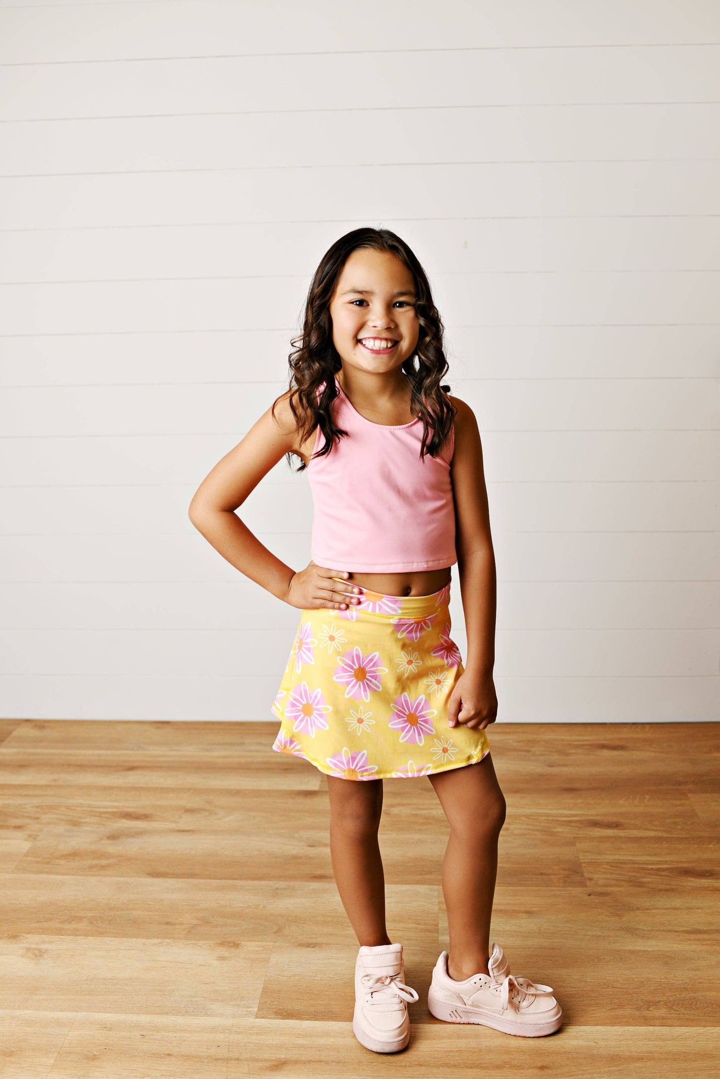 Girls Pink Daisy 2 Piece Athletic Active Skirted Sport Set